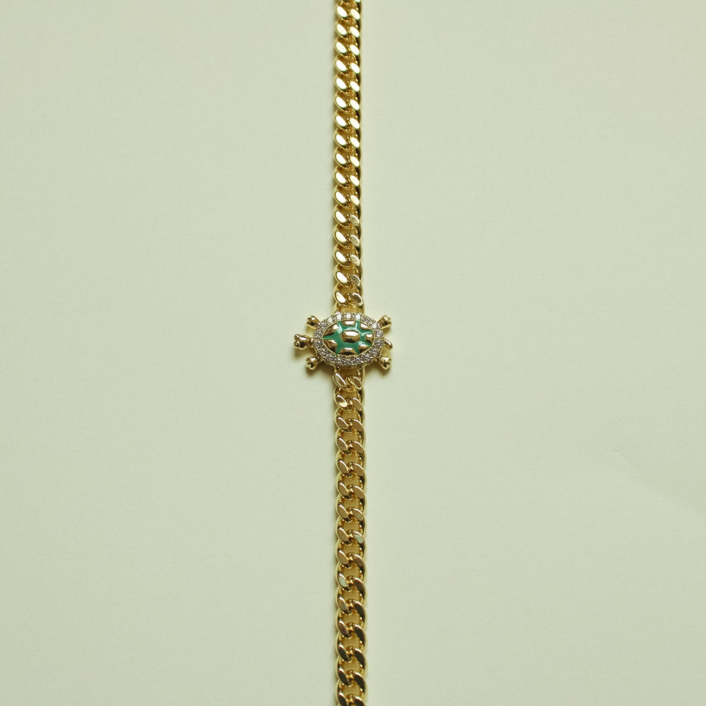 Turtle Charm Cuban Chain Necklace & Bracelet Set Gold — single turtle charm detail on chain