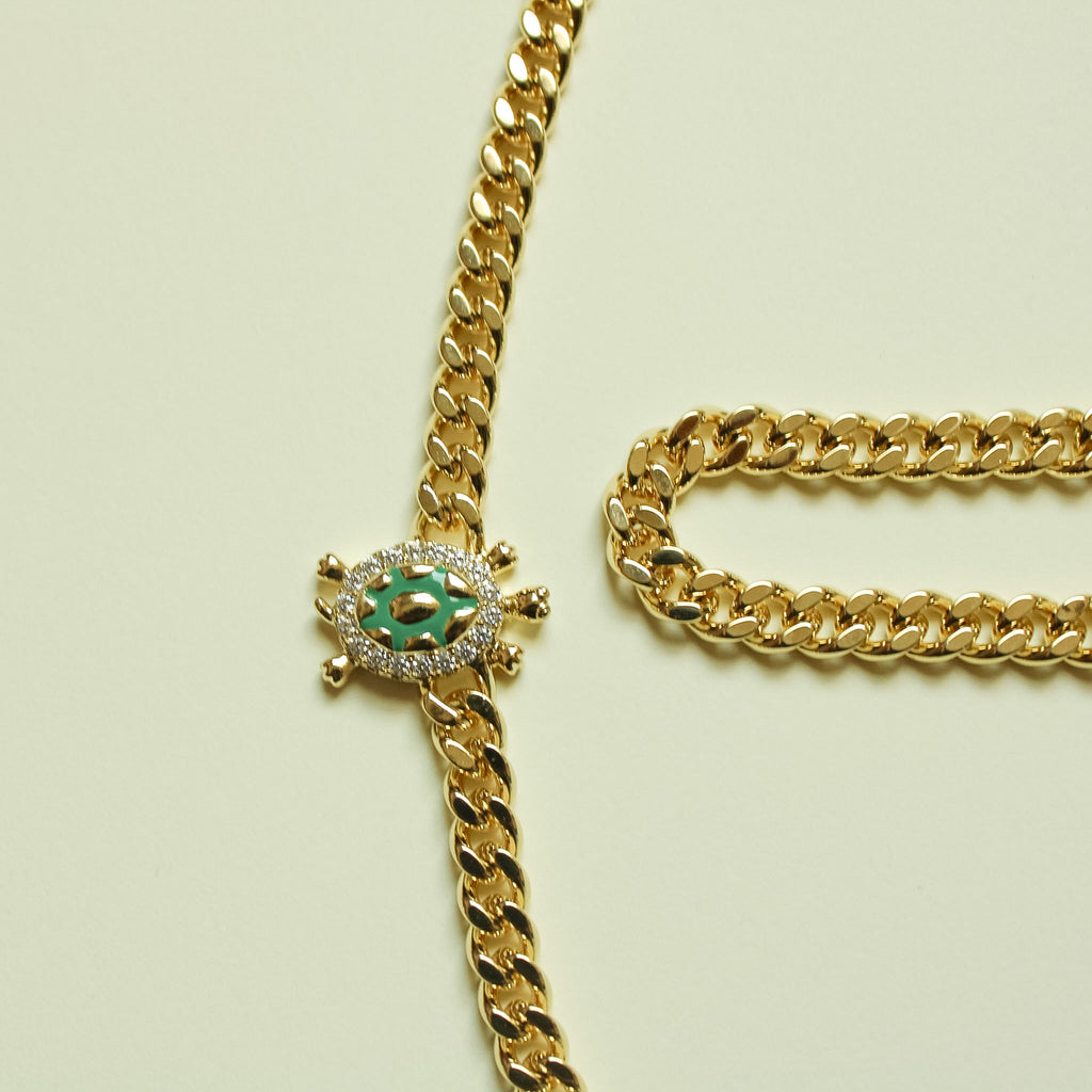 Turtle Charm Cuban Chain Necklace & Bracelet Set Gold — turtle charm and chain close-up