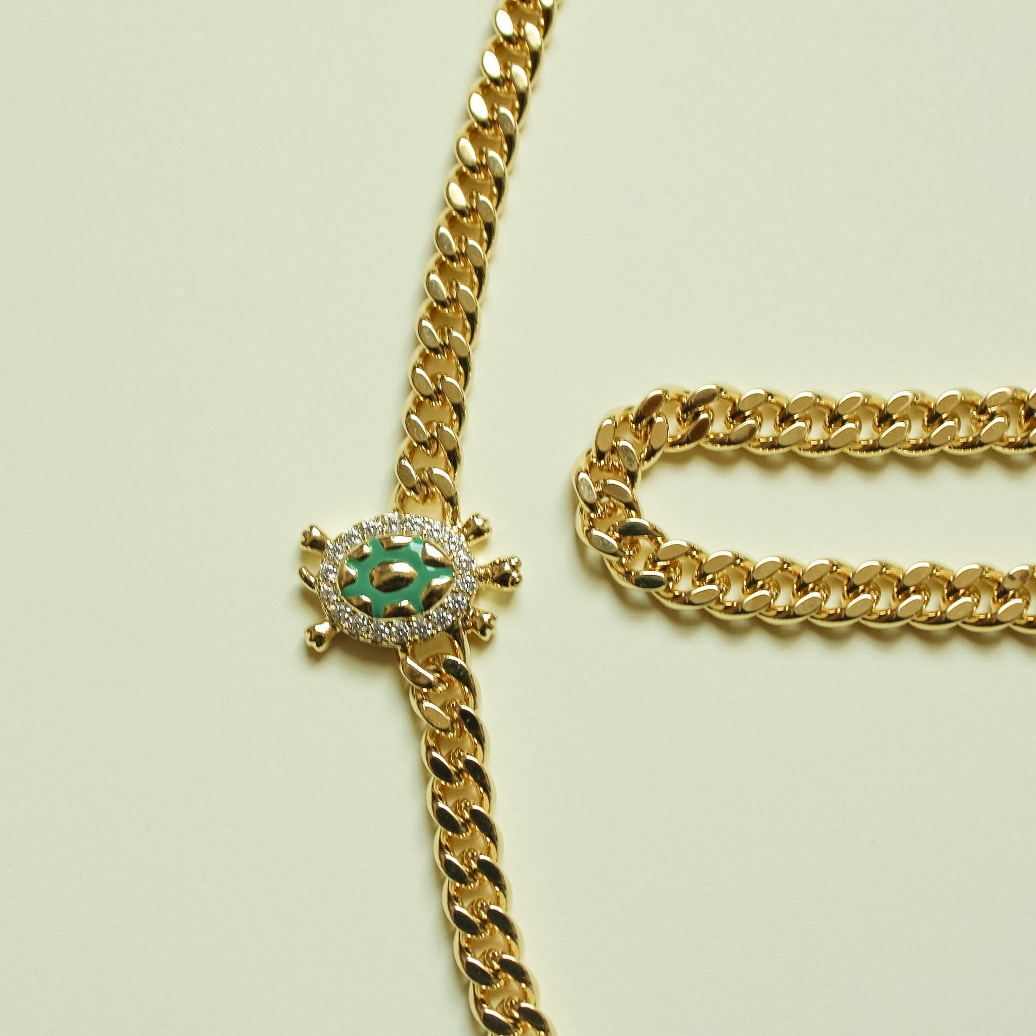 Turtle Charm Cuban Chain Necklace & Bracelet Set Gold — turtle charm and chain close-up
