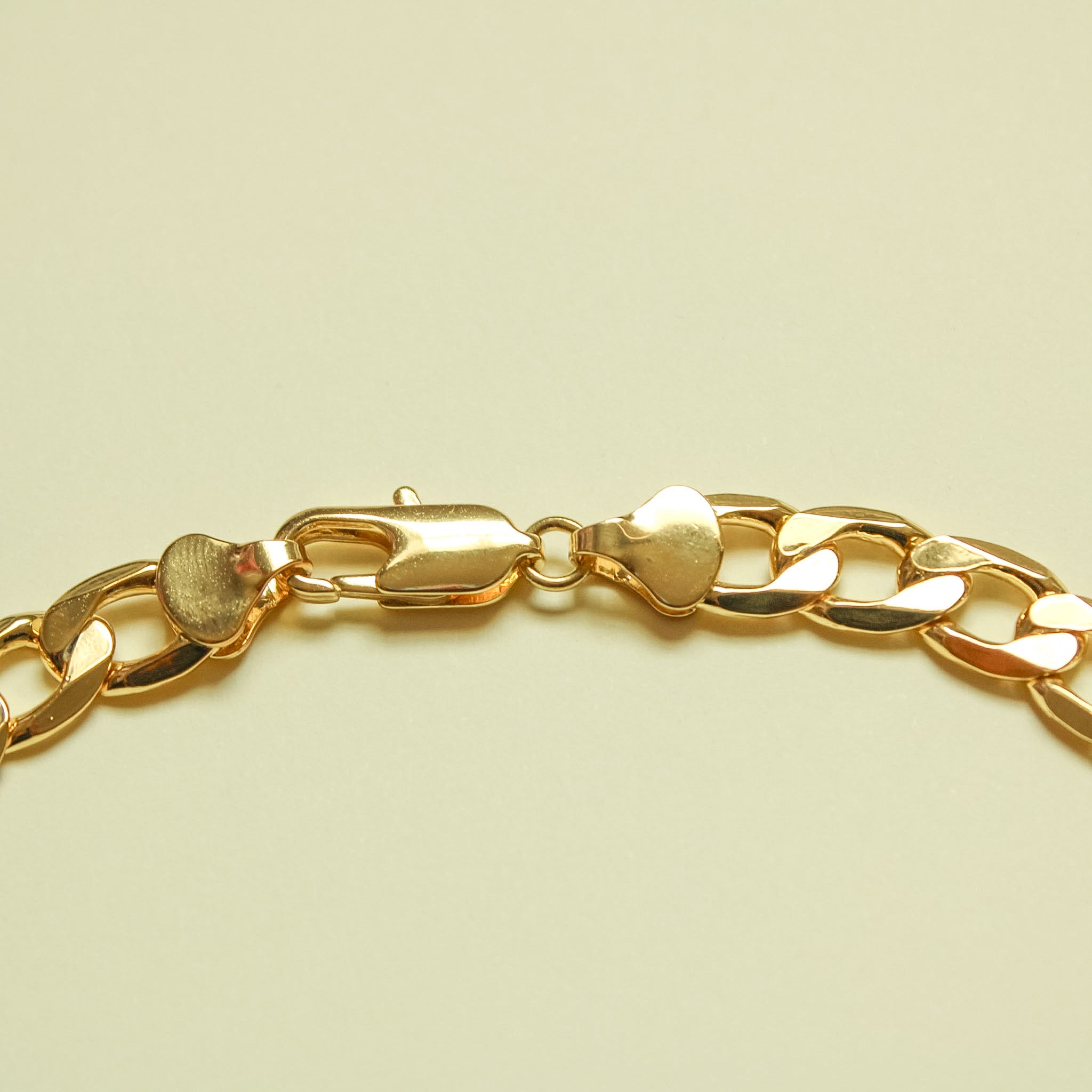 Chunky Cuban Link Chain Necklace 14K Gold — lobster clasp detail