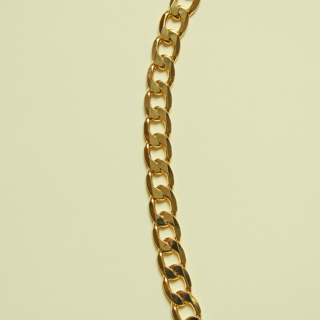 Chunky Cuban Link Chain Necklace 14K Gold — chain link close-up detail