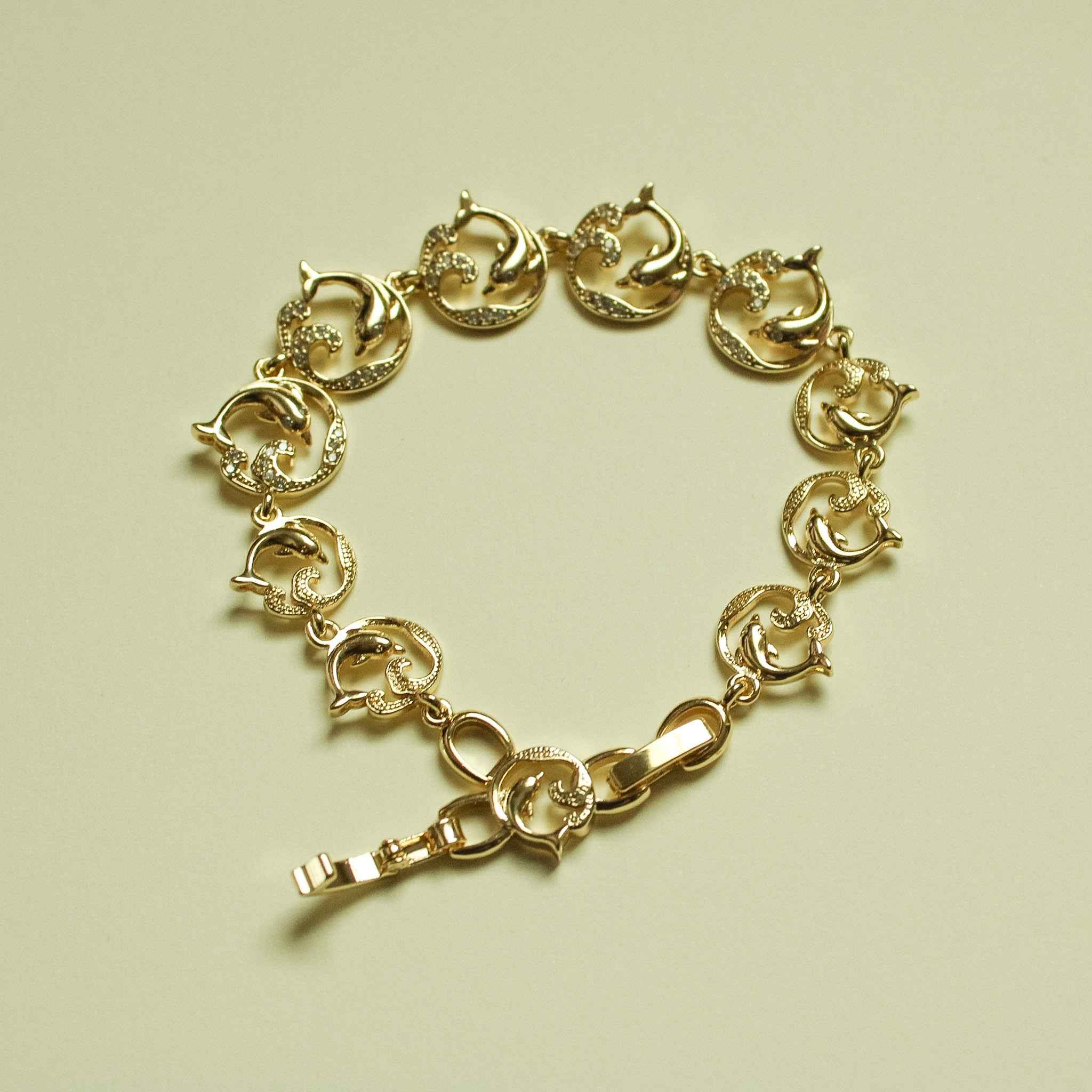 Pavé CZ Dolphin Link Bracelet — 14K Gold Plated