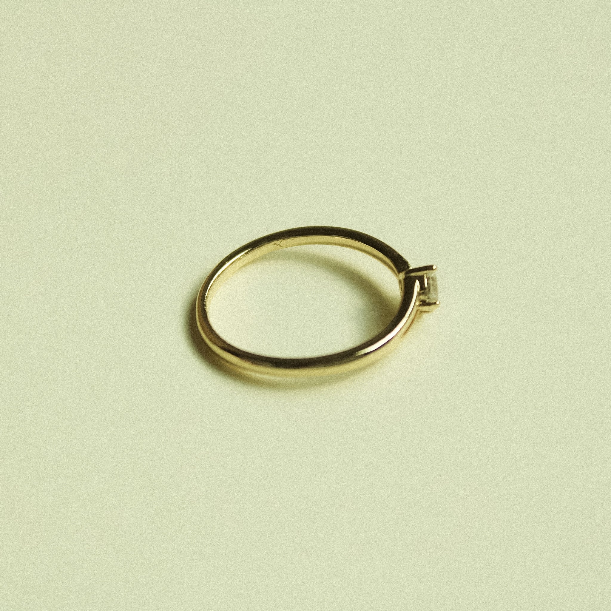 Simple Solitaire Round CZ Ring