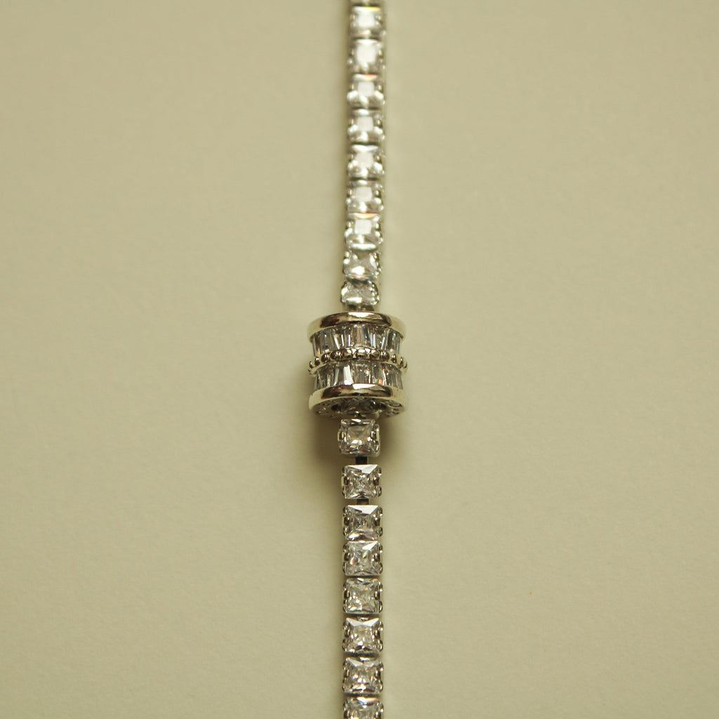 Silver tennis bracelet end with ridged barrel link and round clear stones