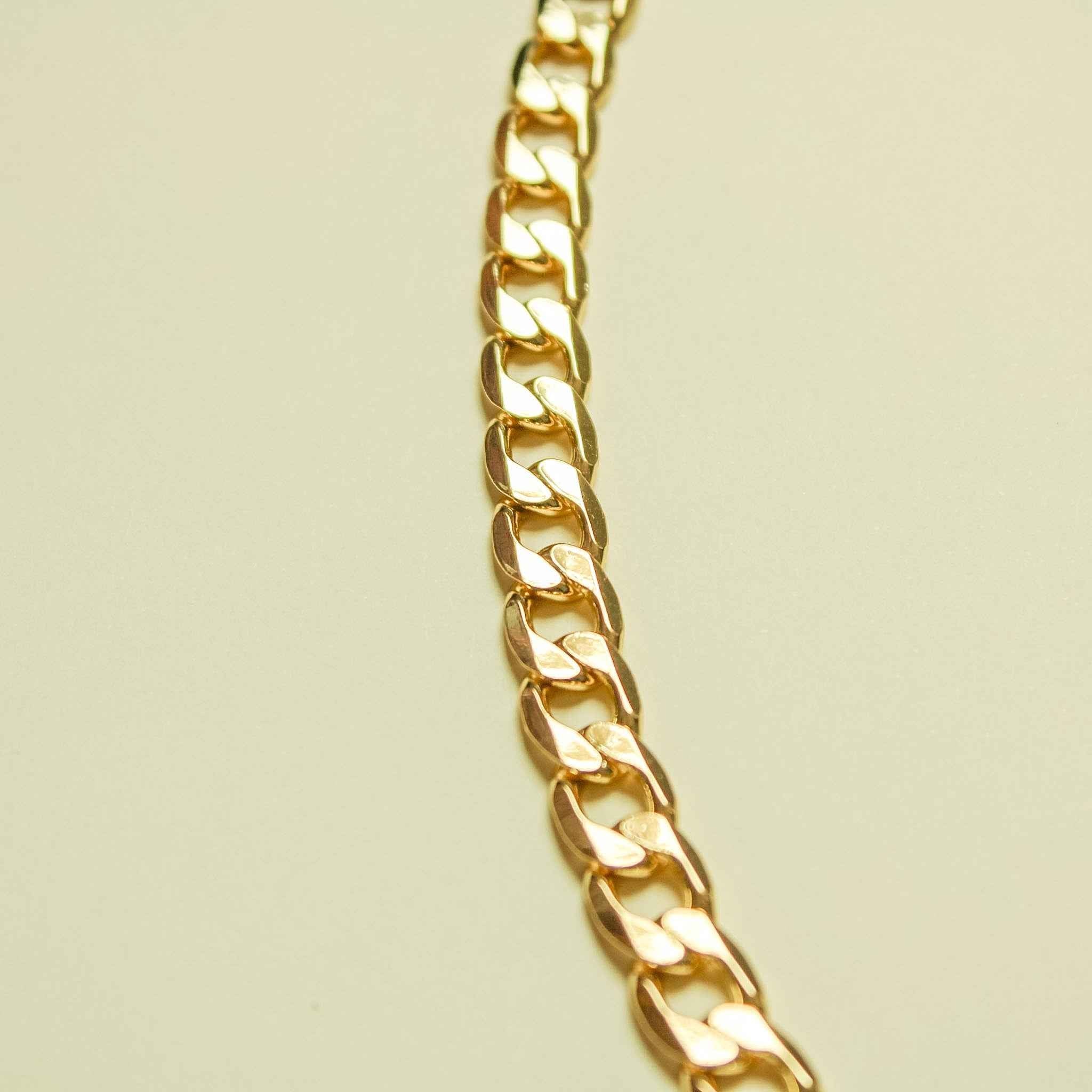 Chunky Cuban link 14K gold chain necklace, close-up side links with high shine