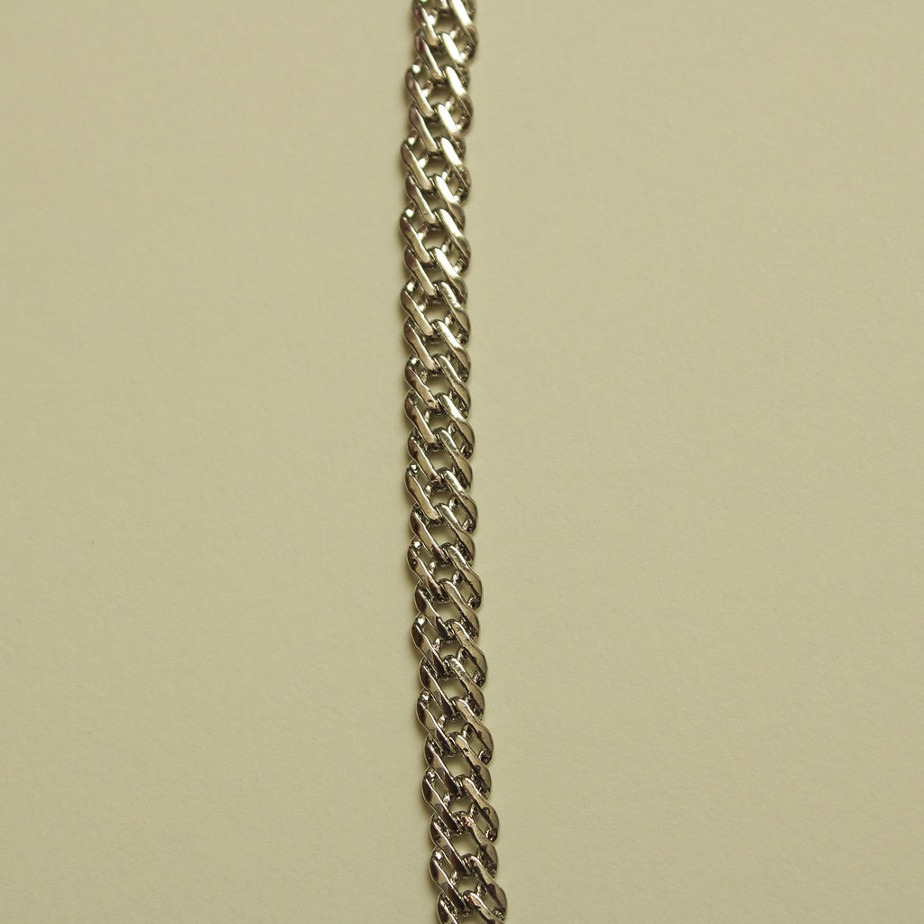 Chunky double-link curb chain necklace, side view of textured links