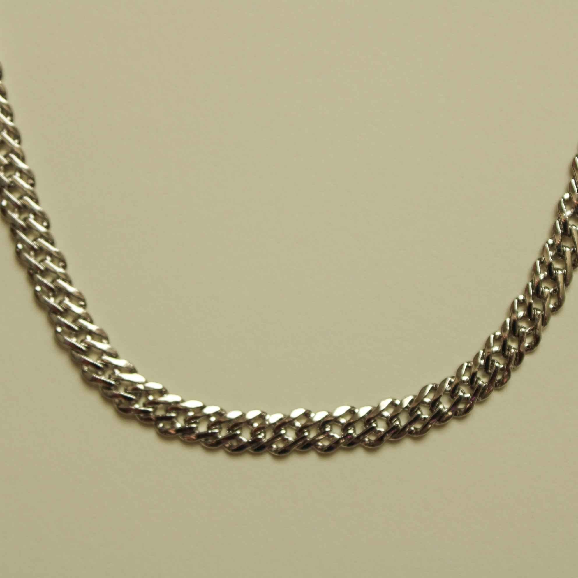 Chunky curb chain necklace, close-up of interlocking double links