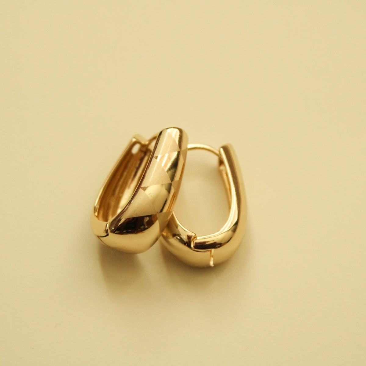 Chunky Oval Huggie Hoop Earrings — 14K Gold Plated - Séfan Jewelry