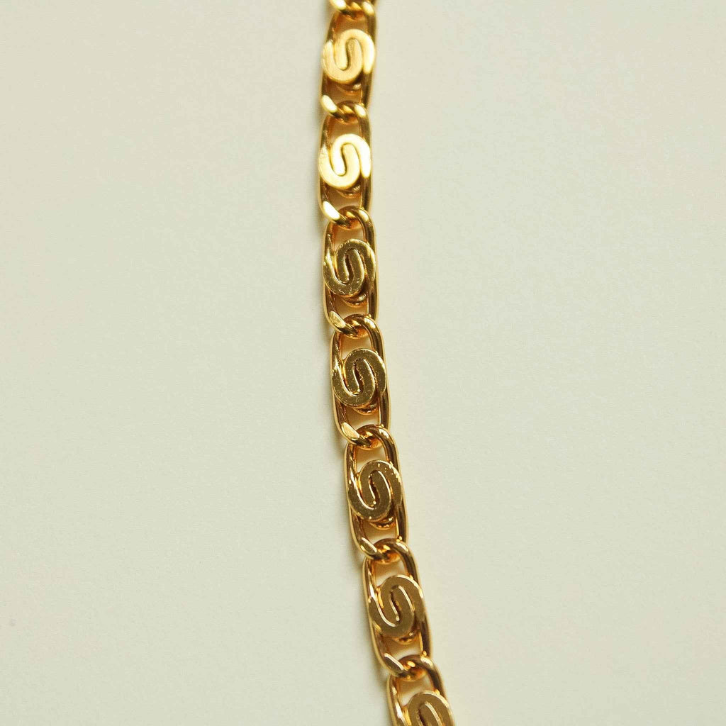 Gold S-link chain necklace side view of rounded link patterns