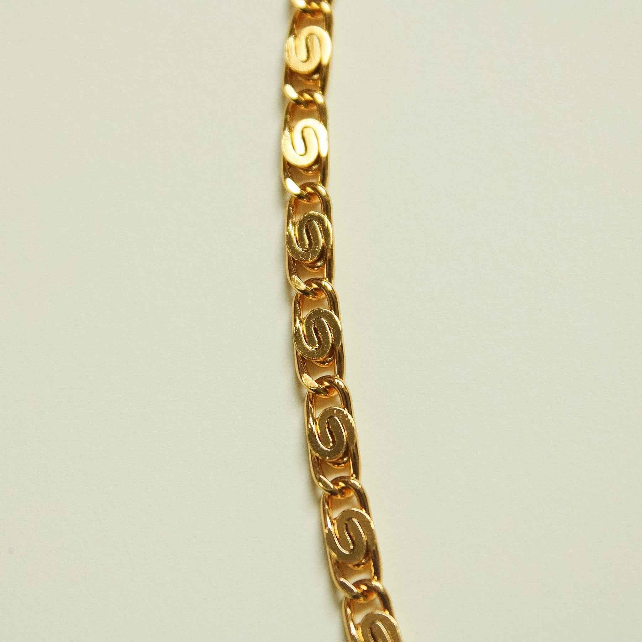 Gold S-link chain necklace side view of rounded link patterns